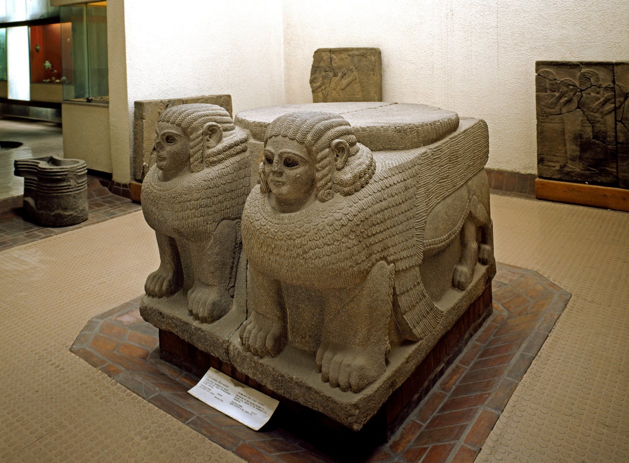 Art neo hittite: bund af søjle i basalt dekoreret af sfinx. fra stedet for Samal (nuværende Sam