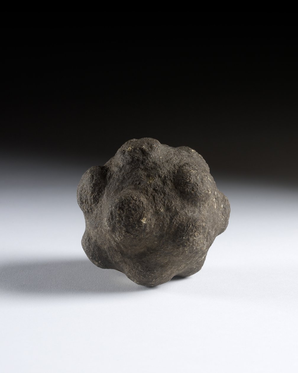 Udskåret bold, sen neolitikum, Skotland, ca. 3750-2000 f.Kr. af Neolithic