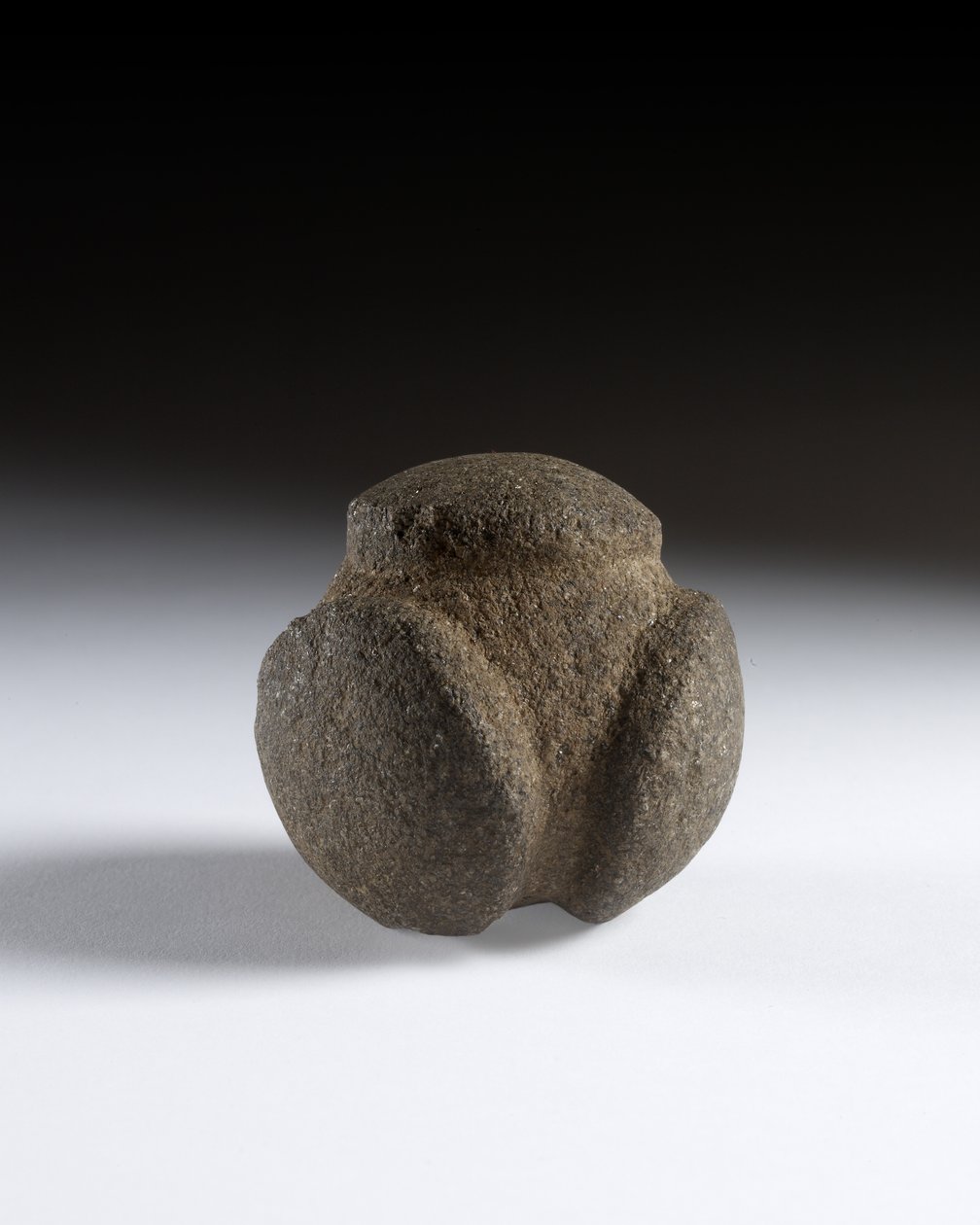 Udskåret kugle, senneolitikum, Skotland, ca.3750-2000 f.Kr. af Neolithic
