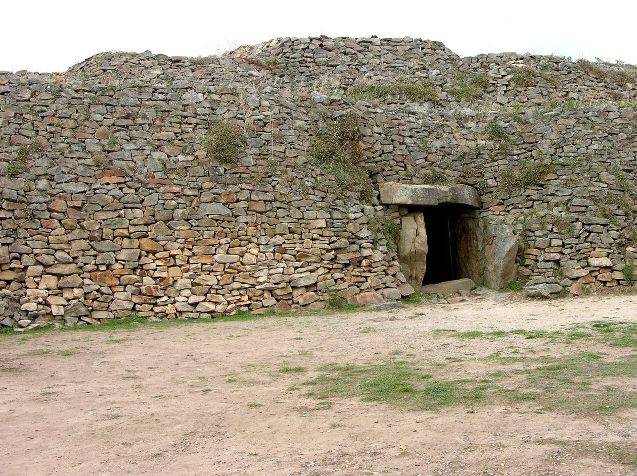 Indgang til jættestuen, opdaget 1825 af Neolithic