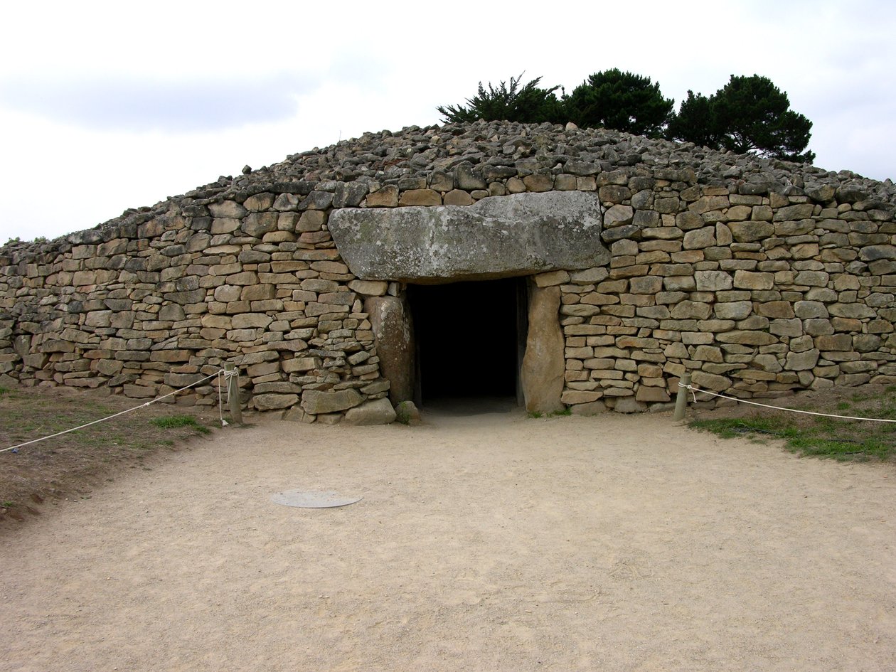 Indgang til jættestuen, opdaget 1825 af Neolithic