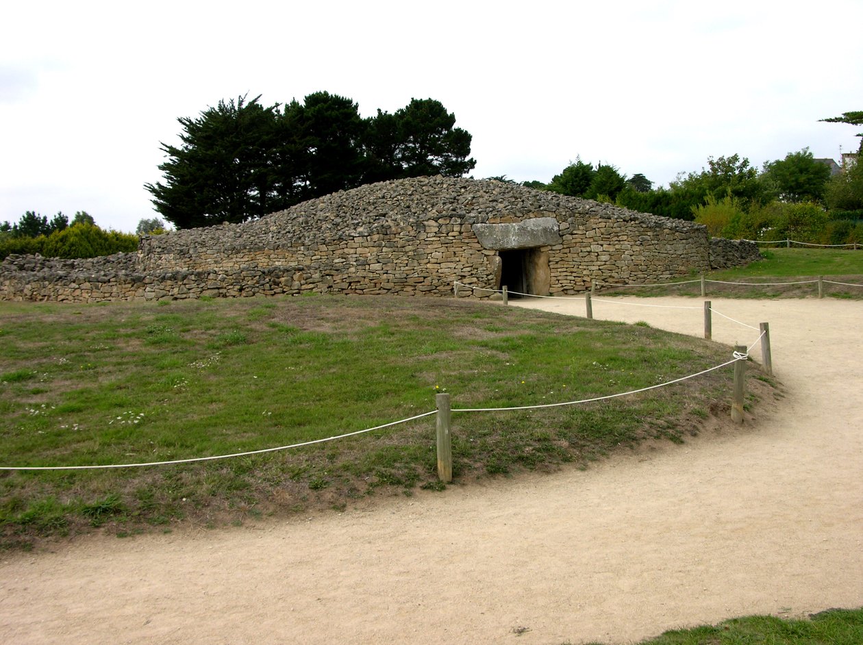 Indgang til jættestuen, opdaget 1825 af Neolithic
