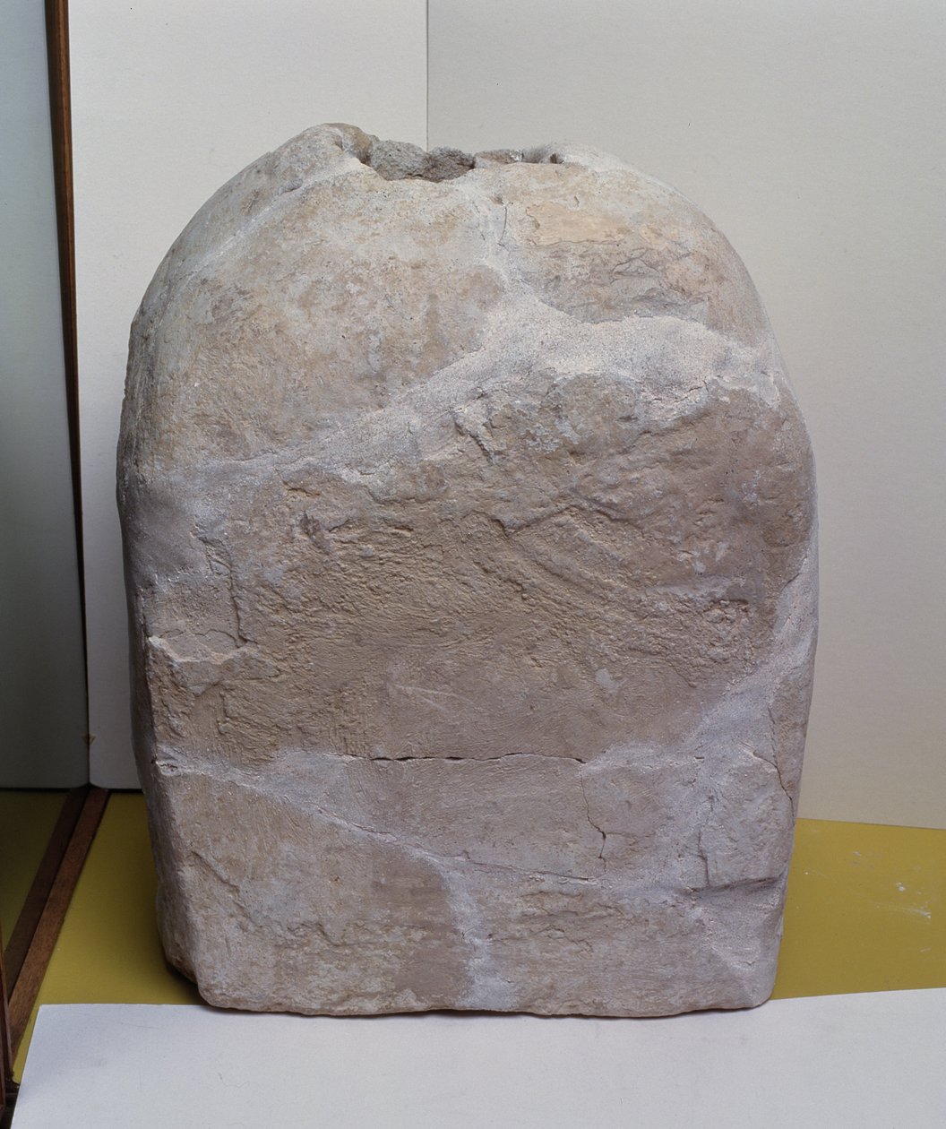 Rektangulært hvidt kar, Jeriko, neolitikum B, ca. 1000-6000 f.Kr. (ler) af Neolithic
