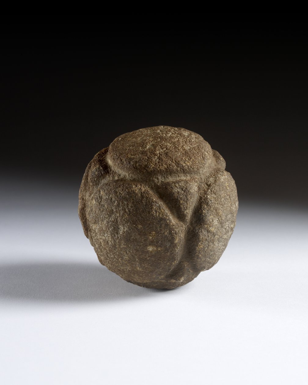 Udskåret bold, sen neolitikum, Skotland, ca. 3750-2000 f.Kr. af Neolithic