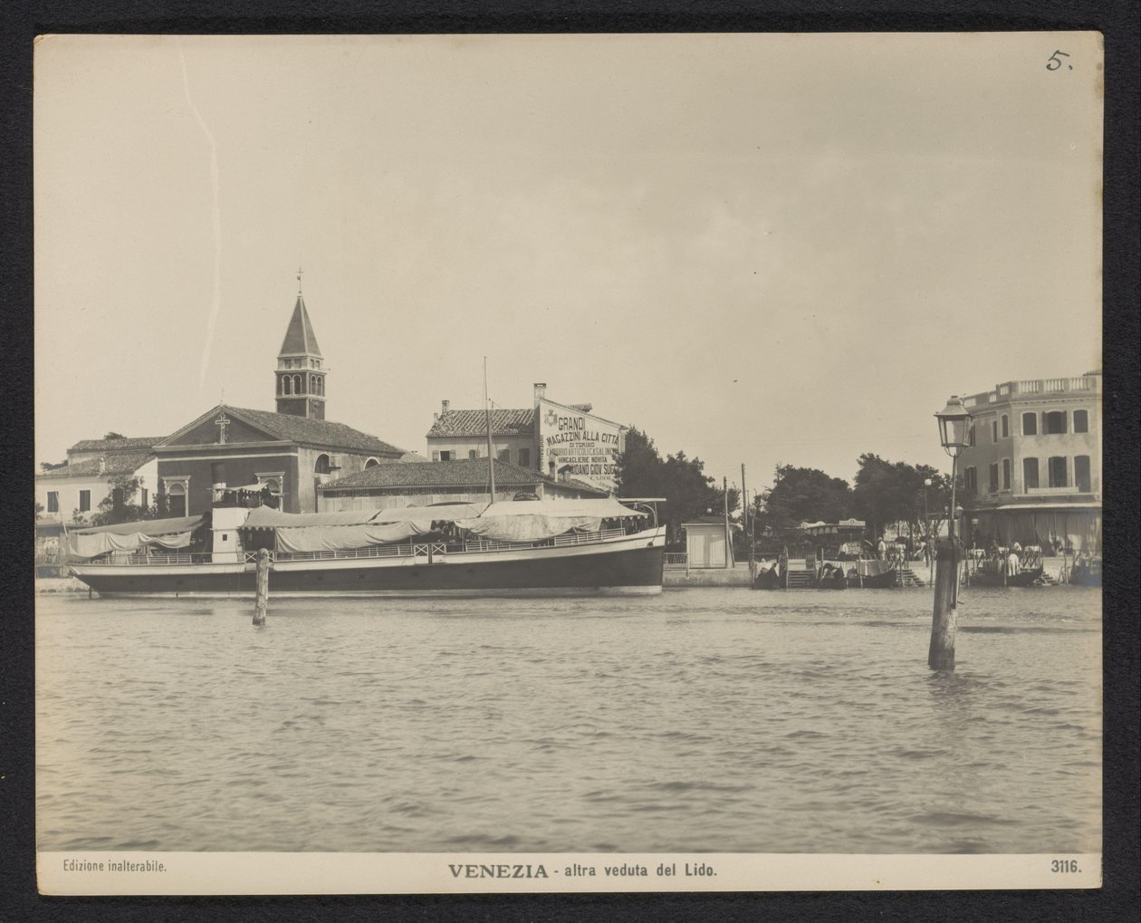 Udsigt over Lido kajen Venedig - altra veduta del Lido (titel på objekt) af Neue Photographische Gesellschaft