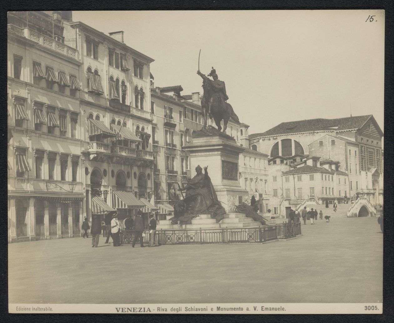 Riva degli Schiavoni te Venetië, med en ruiter standbillede af Victor Emmanuel II fra Italien Venedig - Riva degli Schiavoni og monument til. V. Emanuele (titel på objekt) af Neue Photographische Gesellschaft
