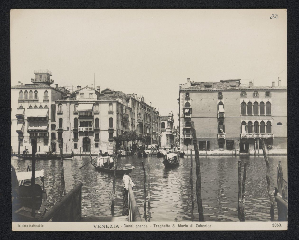Veerboten til Santa Maria del Giglio-kirken i Venedig Venedig - Canal Grande - S. Maria di Zobenico færge (titel på objekt) af Neue Photographische Gesellschaft