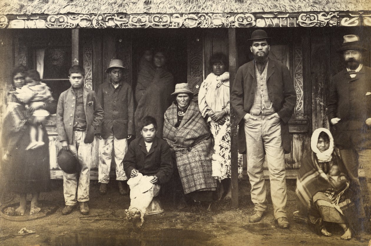 Refugees from Te Wairoa and others, 1886 (albumin print) af New Zealander Photographer