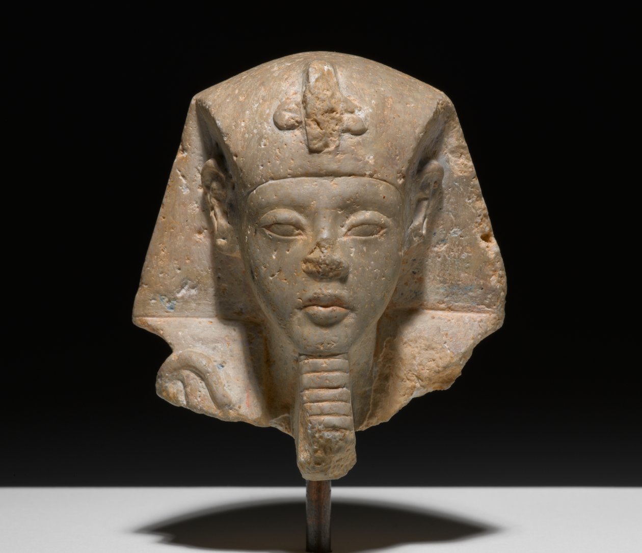 Hoved fra en shabti fra Akhensten, ca. 1352-1336 f.Kr. (kalksten) af New Kingdom Egyptian