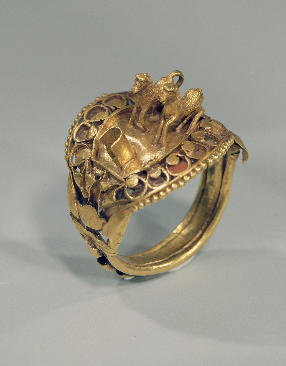 Hestering (guld og cornelian) af New Kingdom Egyptian