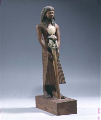 Standardbærer med ramhoved standard (malet cariob træ) af New Kingdom Egyptian
