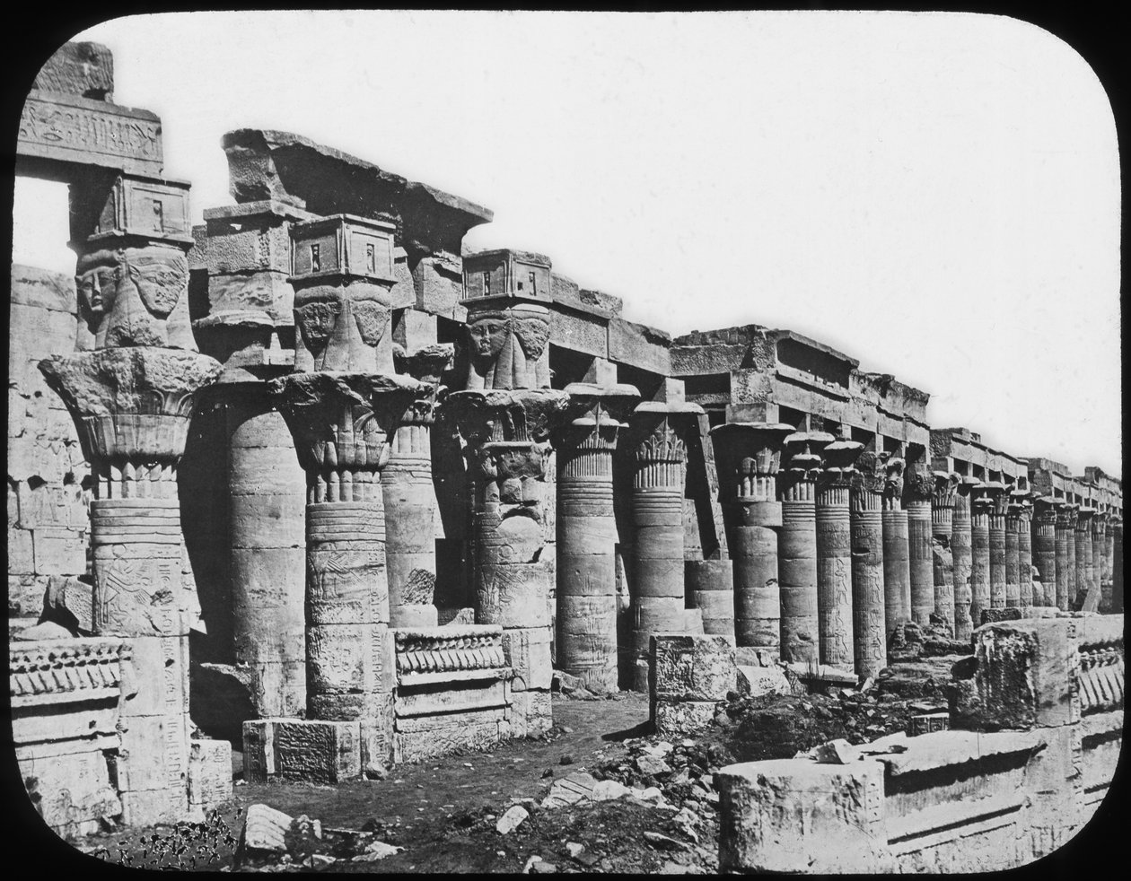 Colonnade, Philae Temple, Egypten, c1890 af Newton and Co
