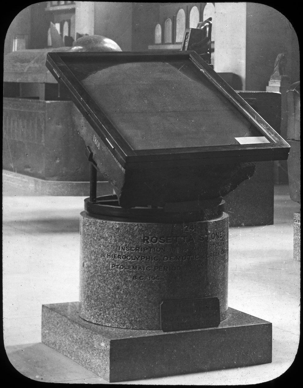 Rosetta-stenen, British Museum, London, c1890 af Newton and Co