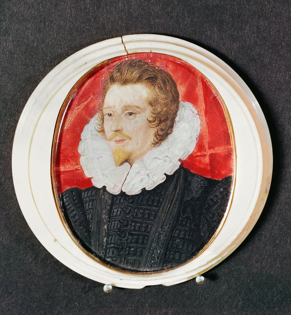 Portræt af en herre med skæg og ryg, ca. 1590 af Nicholas Hilliard