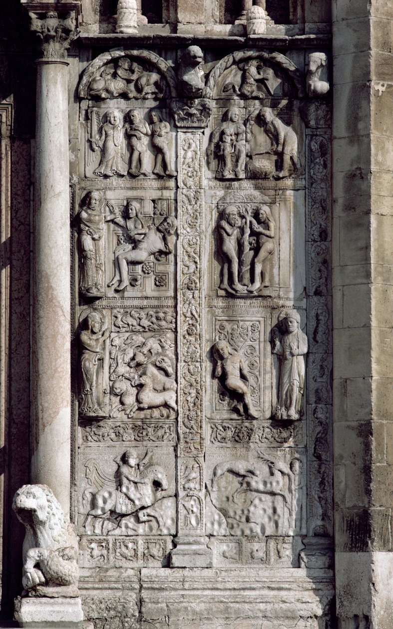 Detalje fra sydsiden af vestvåbenhuset, c.1120-38 sten se 136520 og 136522 af Nicholaus