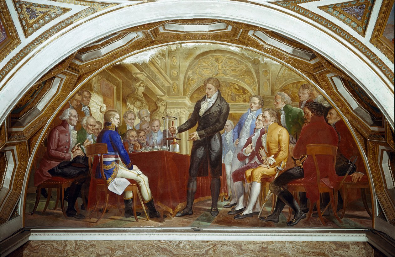 Alessandro (Alexandre) Volta (1745-1827) præsenterede i 1801 for konsul Napoleon Bonaparte (1769-1821) ved Institut national de France resultaterne af hans eksperimenter, som gjorde det muligt for ham at opfinde det elektriske batteri Derriere Napoleon af  af Nicola Cianfanelli