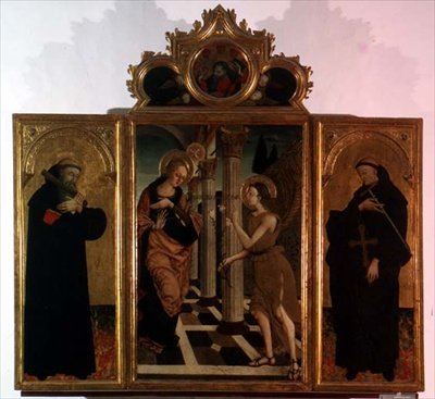 Triptykon: midterpanel, der viser bebudelsen med Gud ovenover og sidepaneler med to helgeners figurer (tempera på panelet) af Nicola de Maestro Antonio