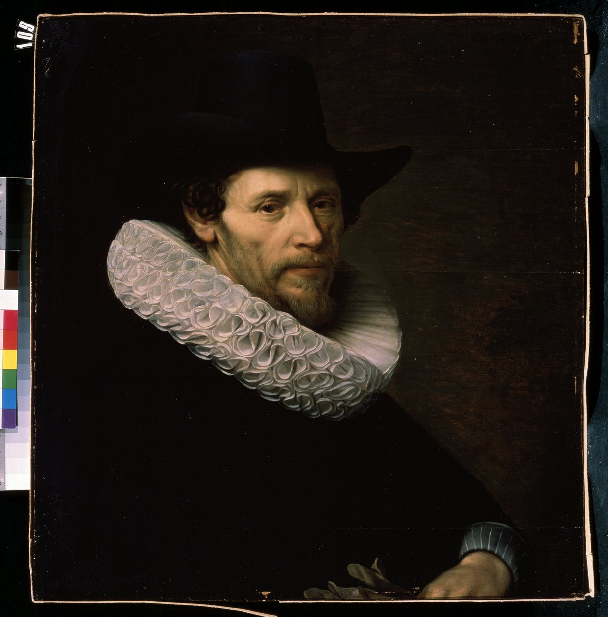 ""Portræt af en mand iført en sort hat" Dette er en hollandsk bemærkelsesværdig, iført en ruff og en hat. Maleri af Nicolas Eliasz (1591-1655) Mikhail Kroshitsky kunstmuseum fra det 17. århundrede, Sevastopol (Sevastopol) Ukr af Nicolaes Eliasz