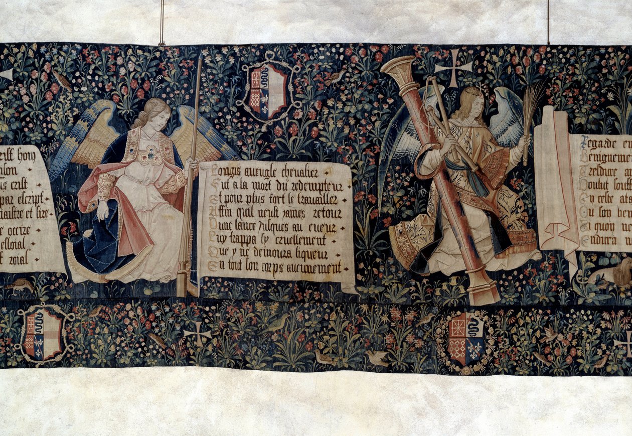 Ophængning af åbenbaringen (1373-1383), engle, der bærer lidenskabens instrumenter. Tapestry af Nicolas Bataille (1330-1405) af Nicolas Bataille