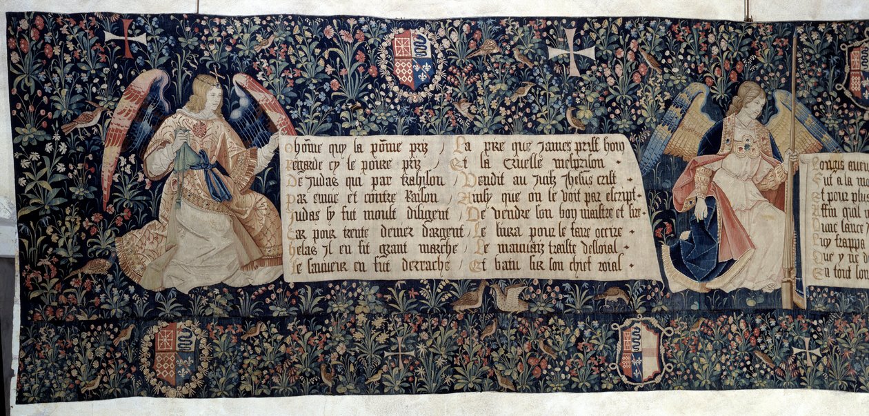 Ophængning af åbenbaringen (1373-1383), engle, der bærer lidenskabens instrumenter. Tapestry af Nicolas Bataille (1330-1405) af Nicolas Bataille
