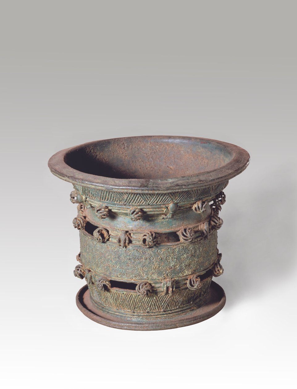 Skål på stander, fra Igbo-Ukwu, 9.-10. århundrede (blyholdig bronze) af Nigerian