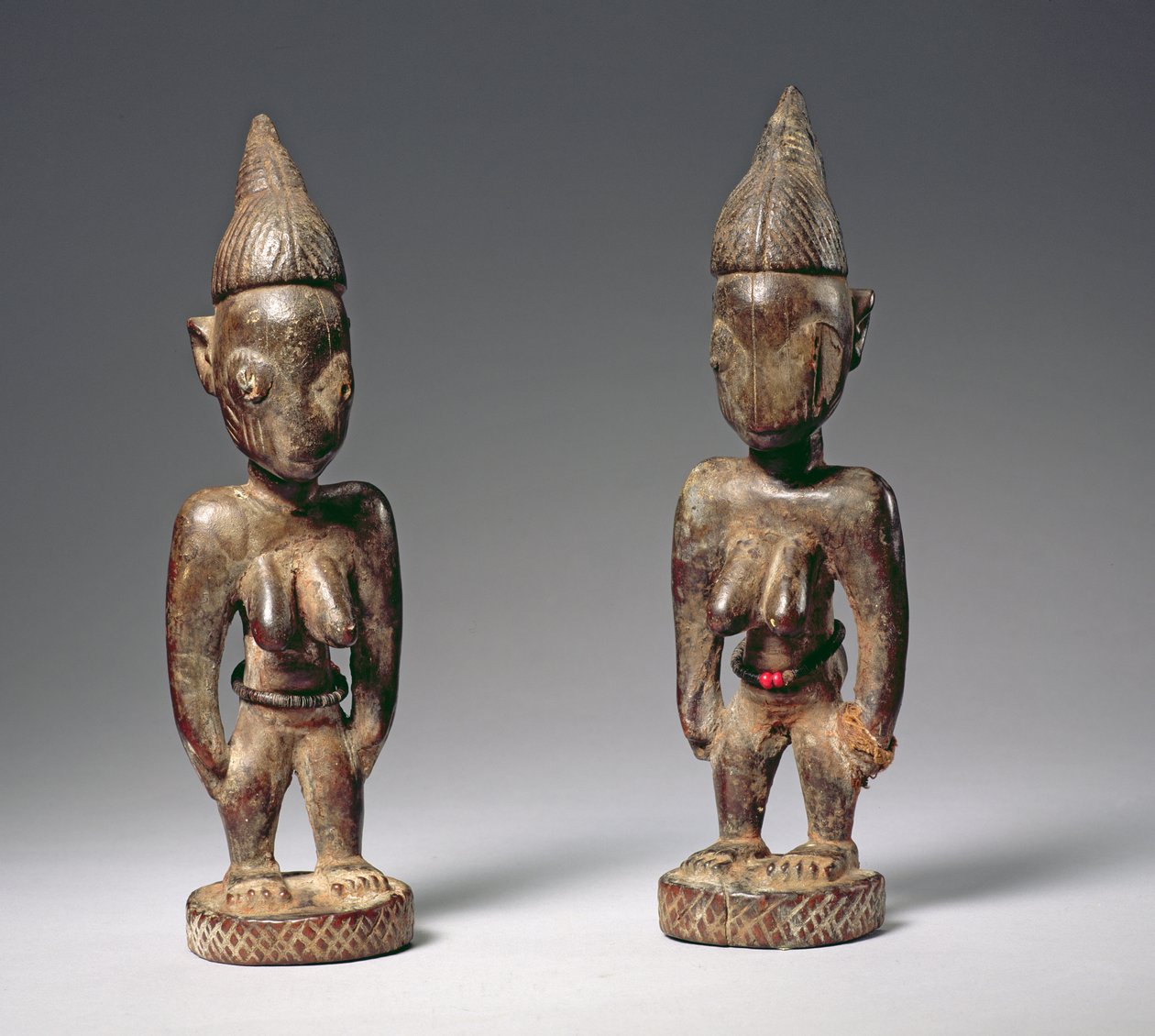 Ere Ibeji Memory Figures, Yoruba Culture (træ) (se også 181682) af Nigerian