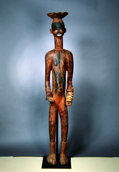 Kvindestatue (træ, læder, vegetabilsk fiber, elfenben og maling) af Nigerian