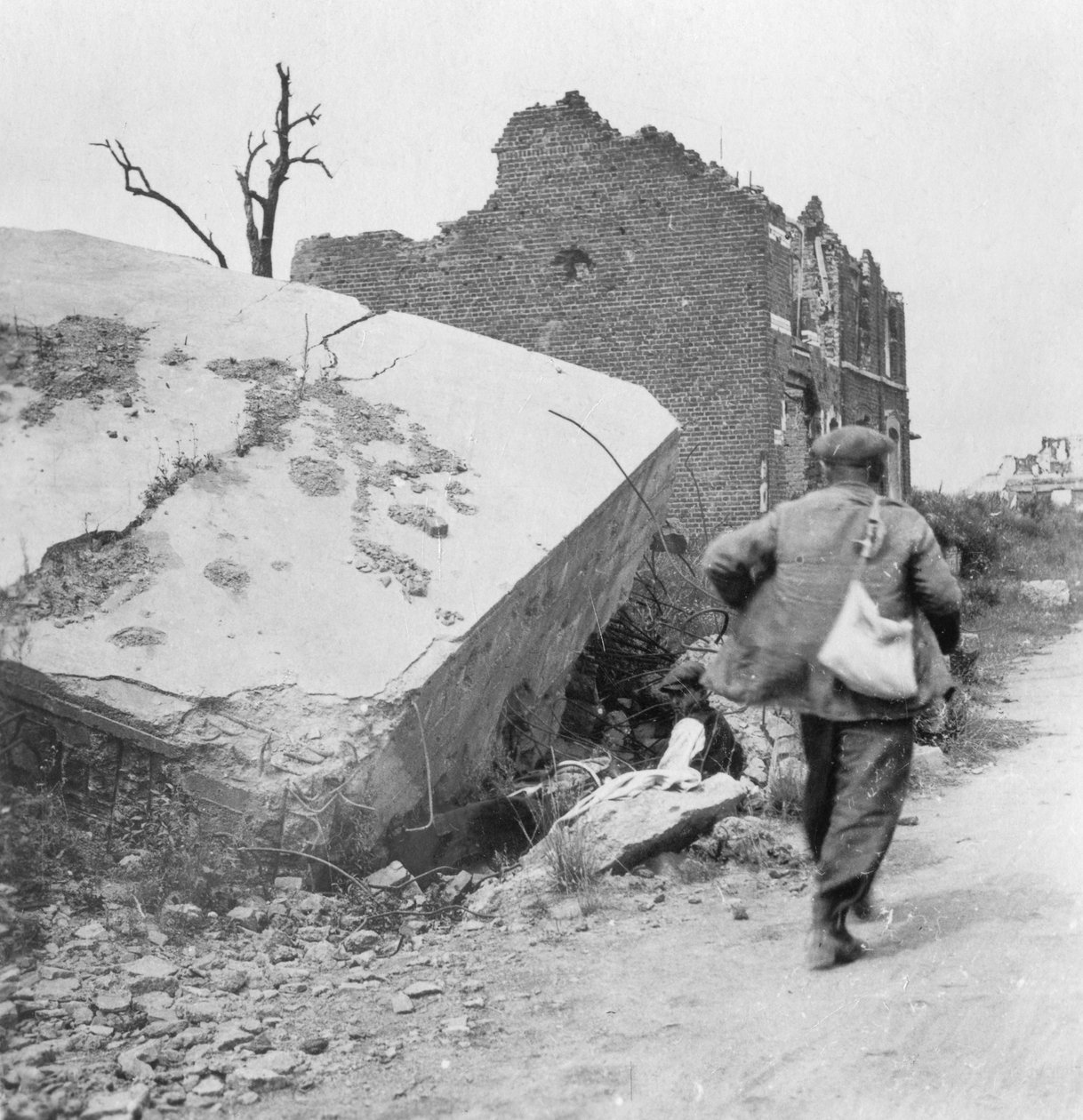 Blokhus ødelagt af en mine, Lomme, nær Armentières, Frankrig, Første Verdenskrig, c1914-c1918 af Nightingale and Co