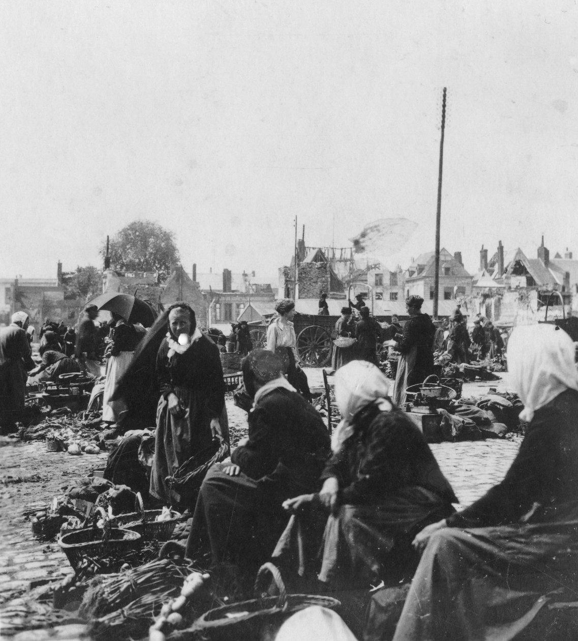 Markedskvinder, Arras, Frankrig, Første Verdenskrig, c1914-c1918 af Nightingale and Co