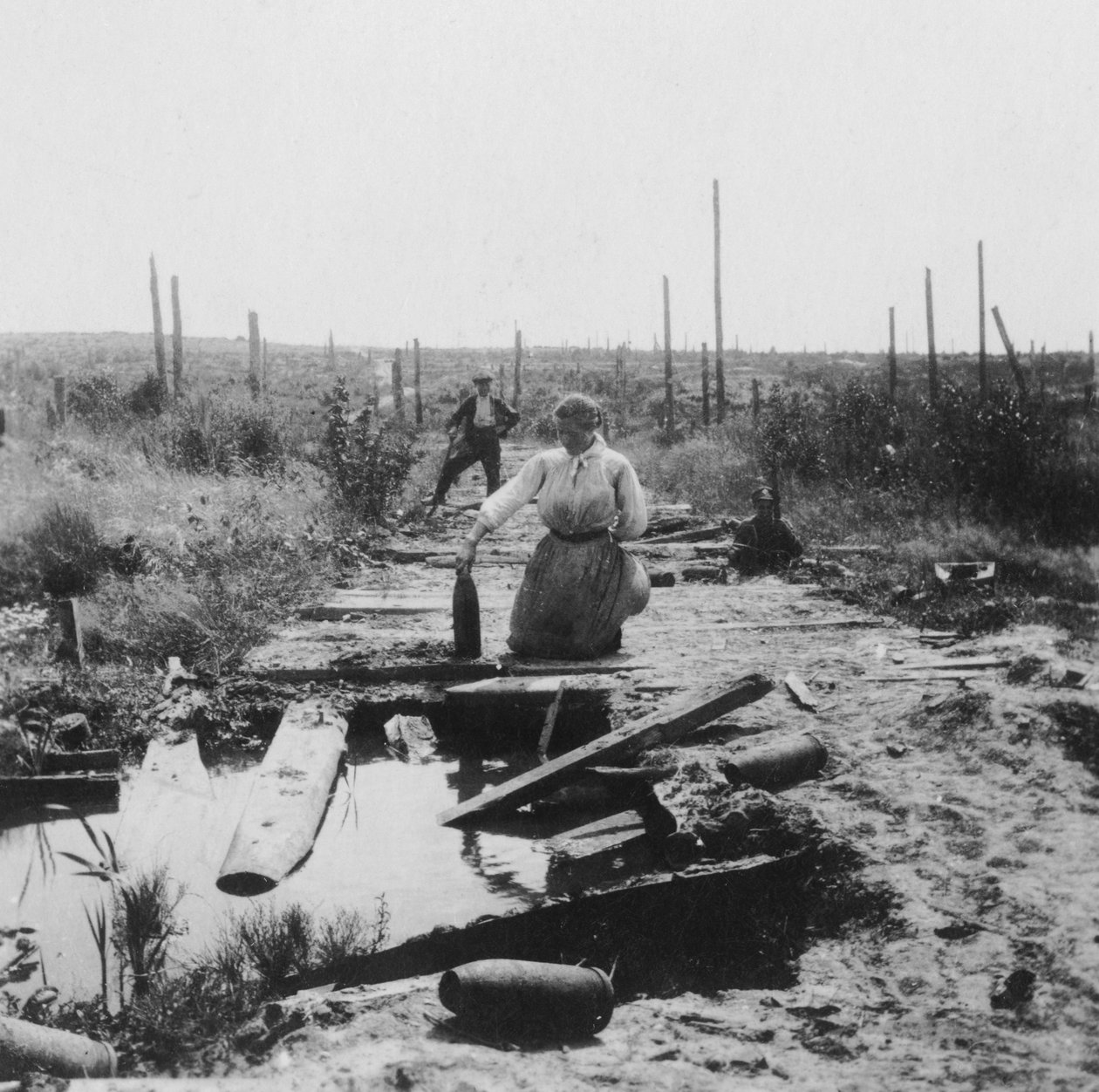 Hovedvejen, Hill 60, Belgien, Første Verdenskrig, c1914-c1918 af Nightingale and Co