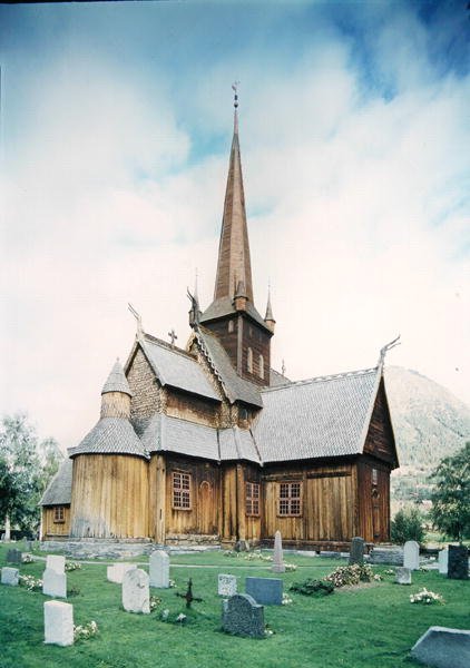 Lom stavkirke (Stavkyrkje) af Norwegian School
