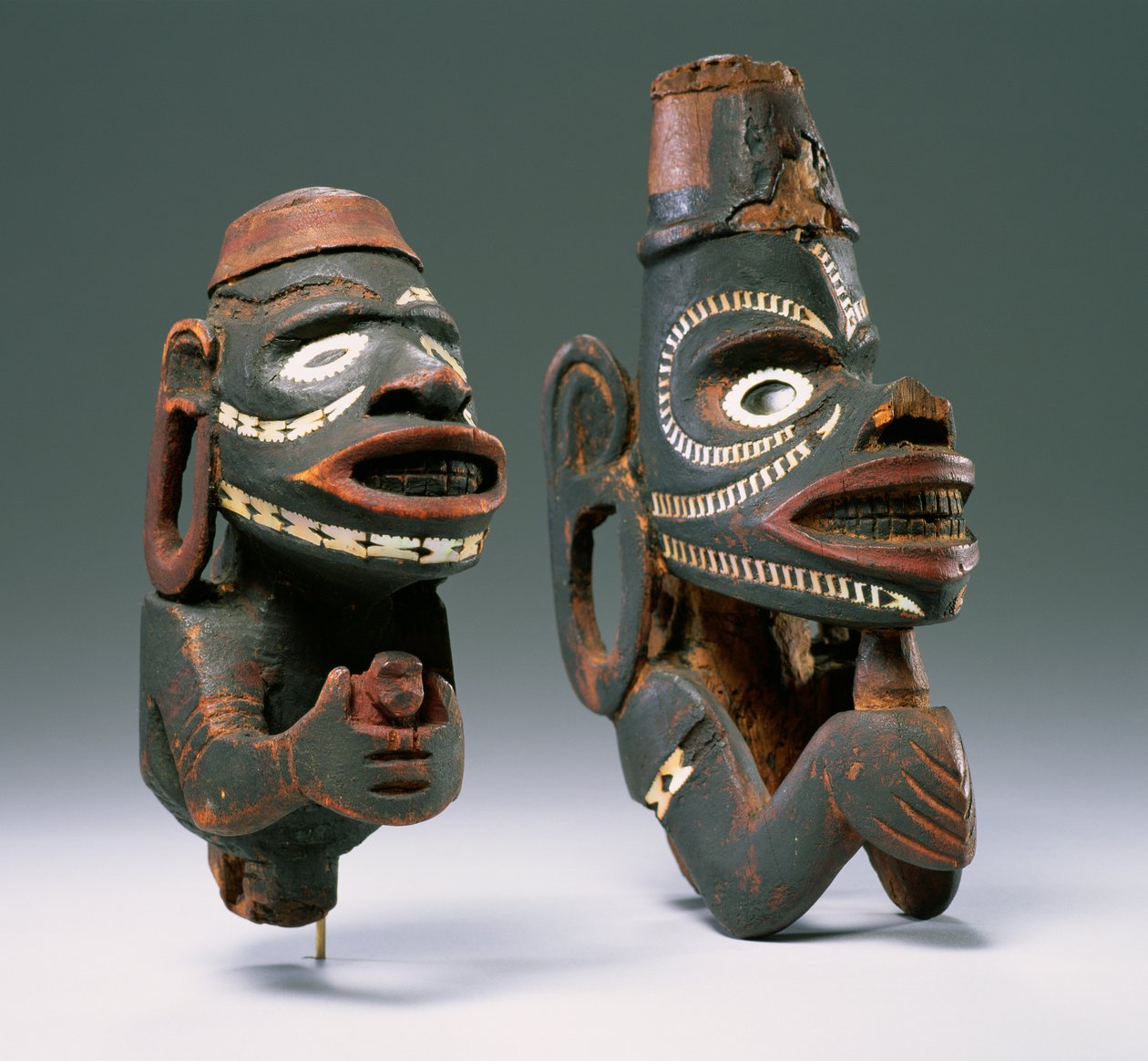 Figurhoveder af kanofor (nguzu nguzu), muligvis fra Salomonøerne (træ) af Oceanic