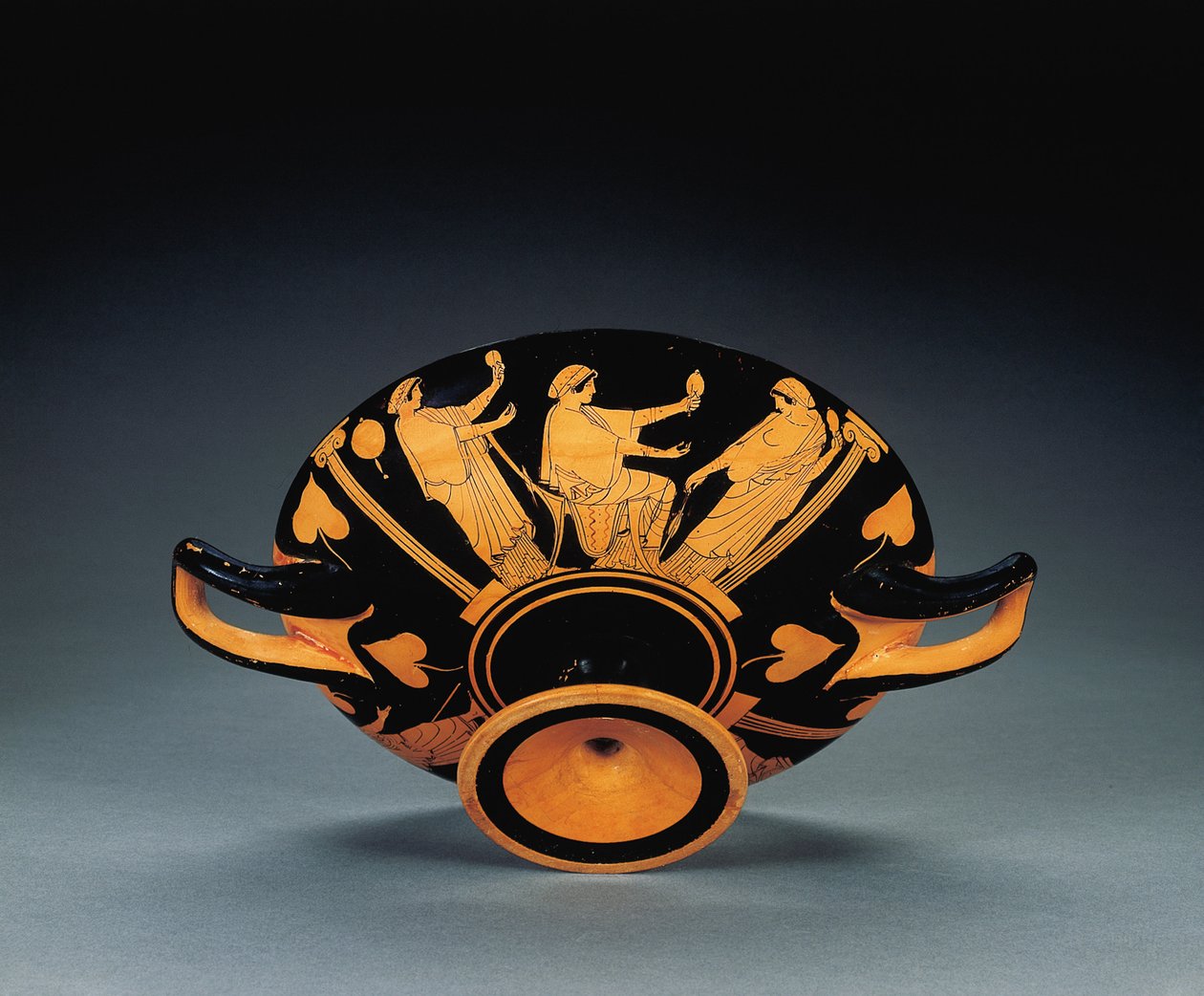 Attic rødfigur kylix, ca. 470 f.Kr. (terracotta) (se også 2636771-2) af Oedipus Painter (attr. to)