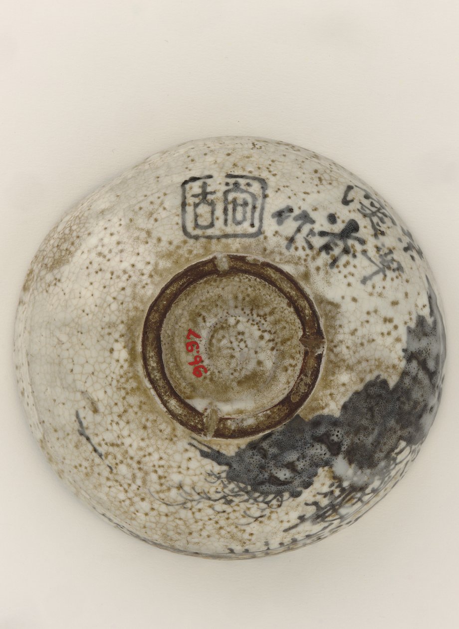 Kenzan-stil teskål med design af bjergretræte, slutningen af det 19. århundrede (stentøj med jernpigment under uigennemsigtig glasur) af Ogata (style of) Kenzan