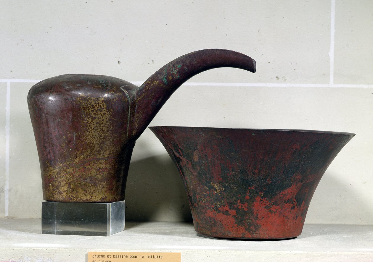Æl og bassin (kobber) af Old Kingdom Egyptian