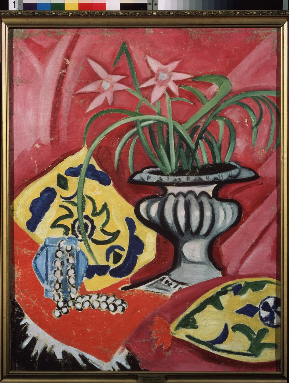 Stilleben med en vase. Maleri af Olga Vladimirovna Rozanova (1886-1918), olie på lærred af Olga Wladimirowna  Rosanowa