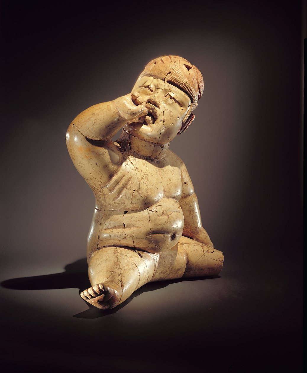 Babyfigur (keramik, cinnober og okkerrød) af Olmec