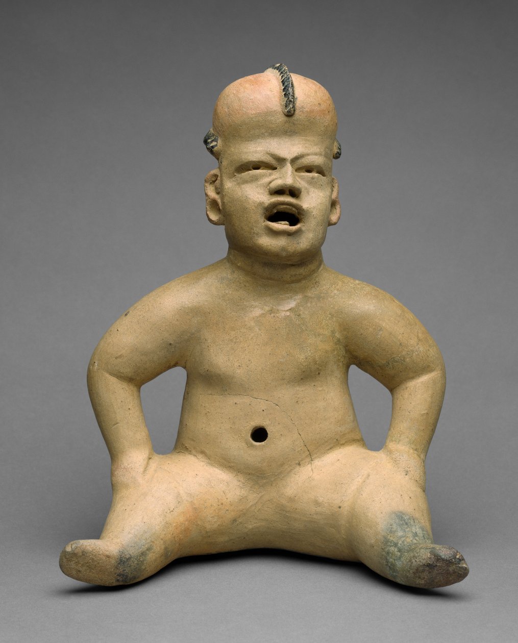 Siddende figur, (lertøj med bichrome slip-maling og sort pitch) af Olmec