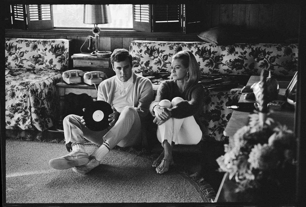Burt Bacharach hjemme med Angie Dickinson af Orlando Suero