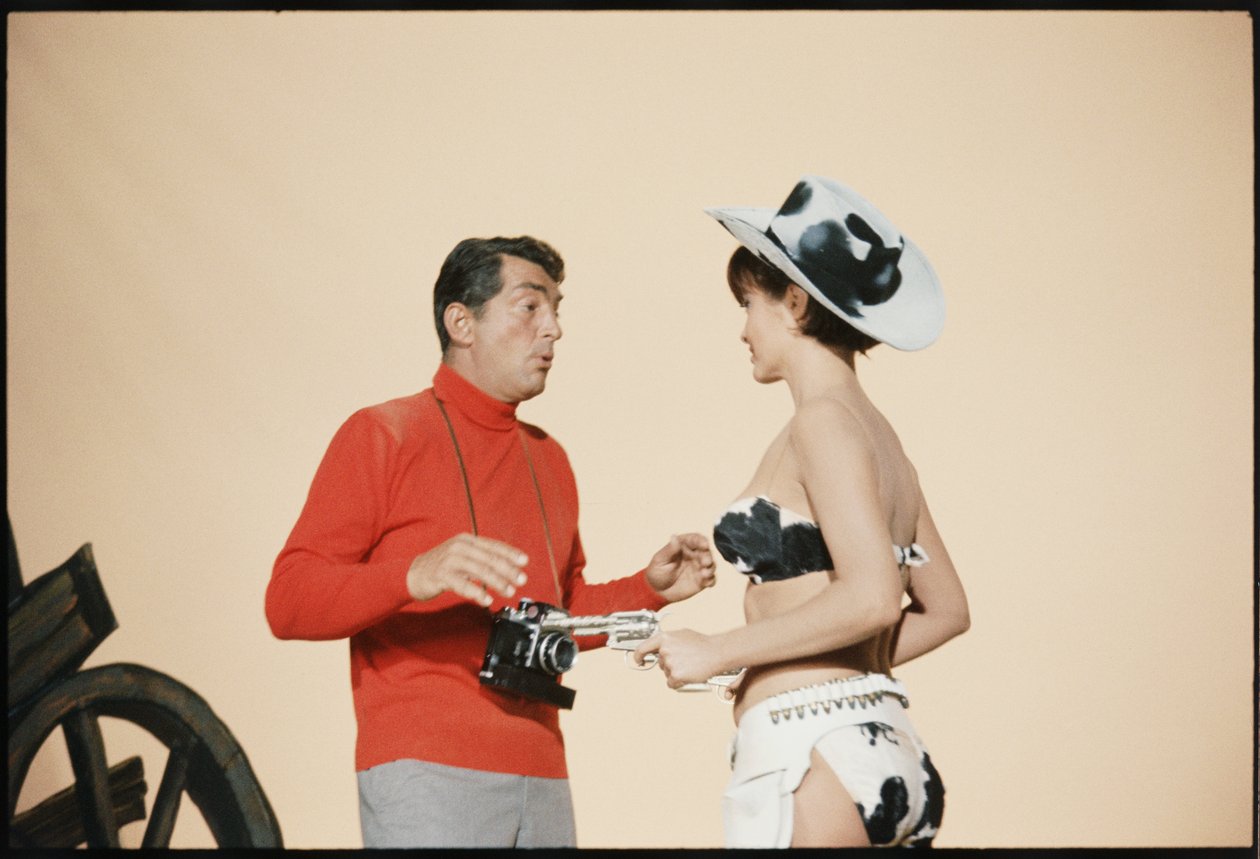 Dean Martin som Matt Helm på sættet 