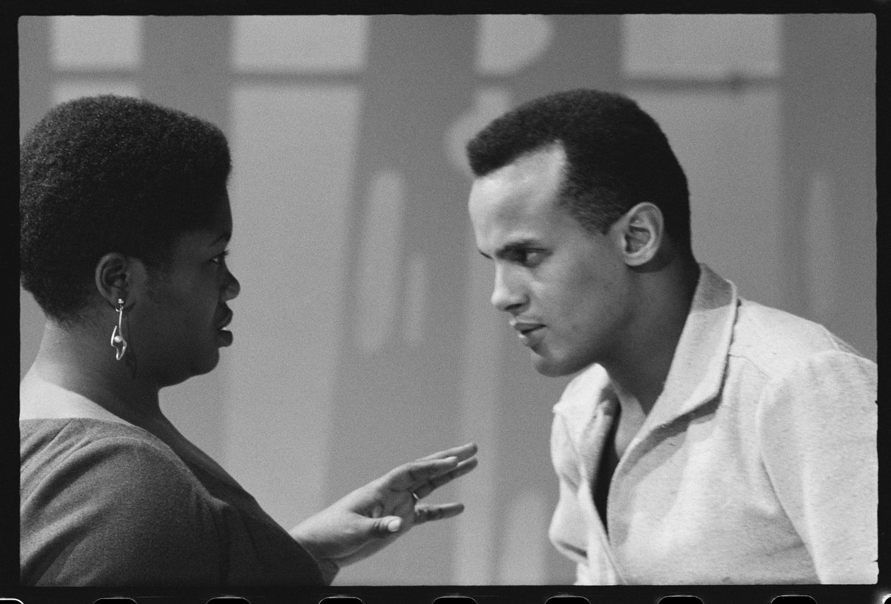 Harry Belafonte med Odetta på sæt af tv-special af Orlando Suero
