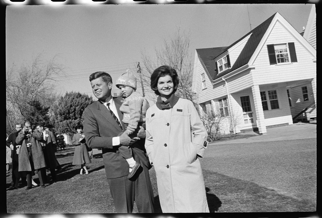John F. Kennedy med Jackie Kennedy og datter, Caroline af Orlando Suero