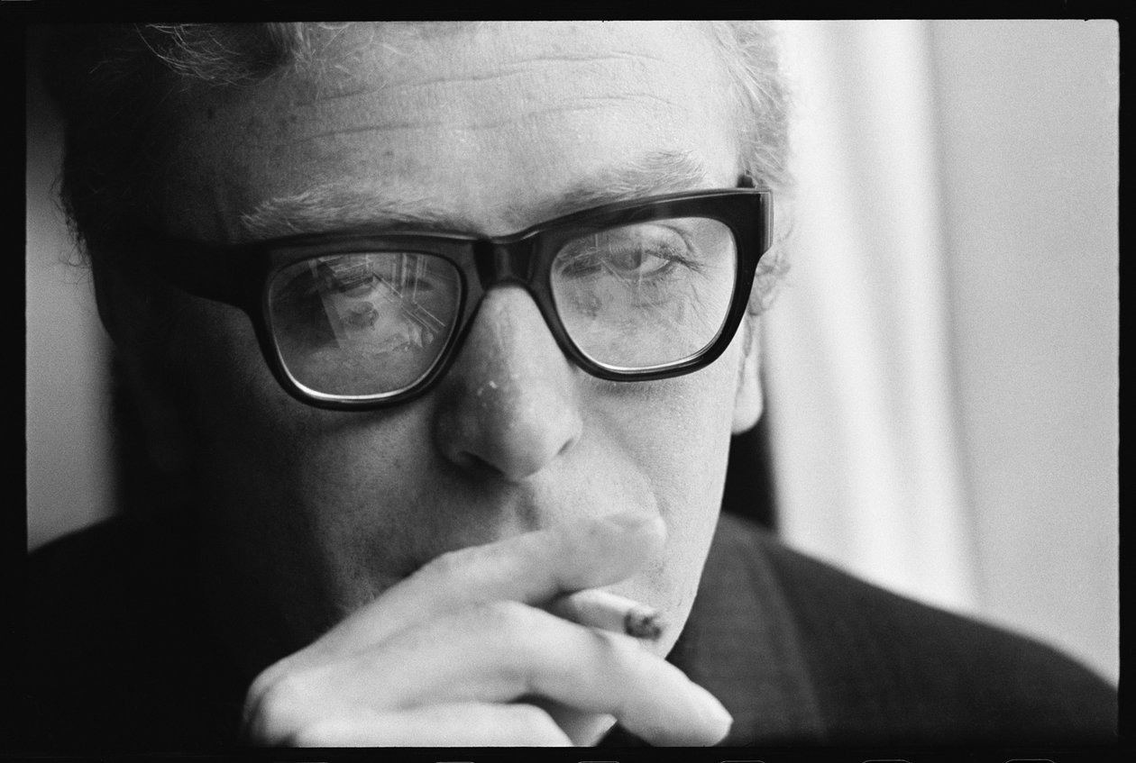Michael Caine ryger af Orlando Suero