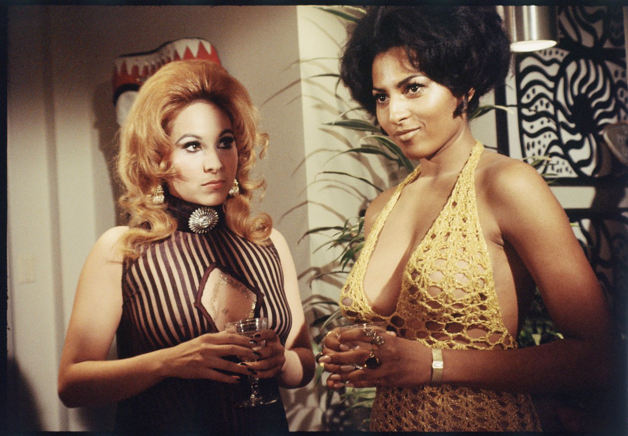 Pam Grier som baggrundsekstra på sættet af 