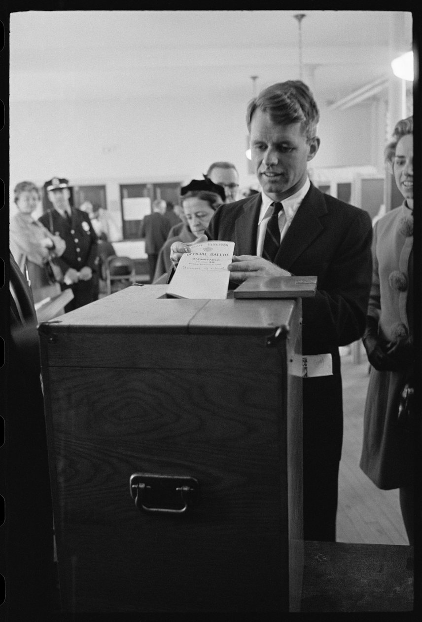 Robert F. Kennedy stemmer på sin bror af Orlando Suero