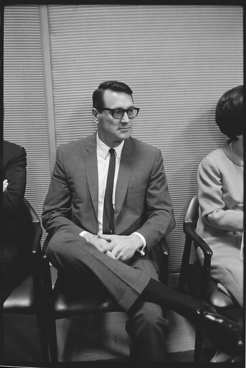 Rock Hudson venter på at møde prinsesse Margaret af Orlando Suero