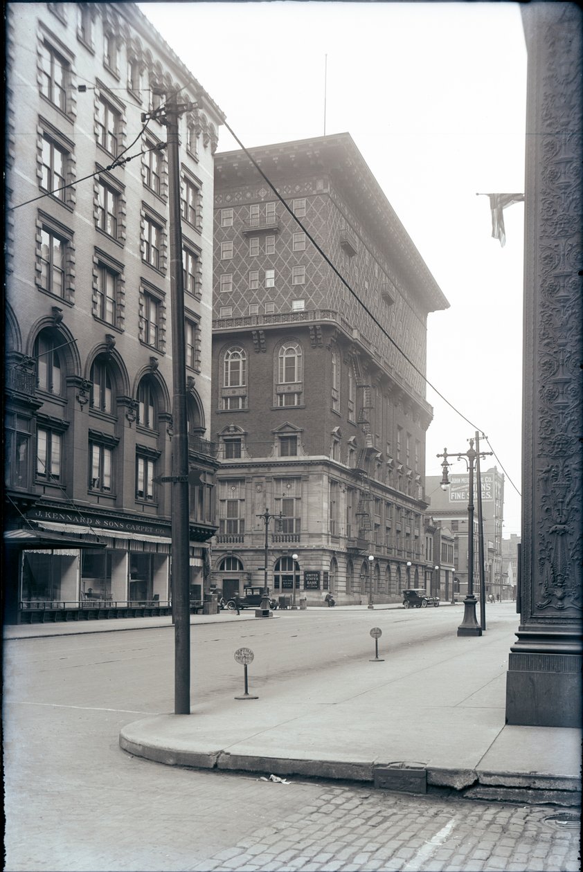 Missouri Athletic Club, fra Fourth Street. Maj 1921 af Oscar C. Kuehn