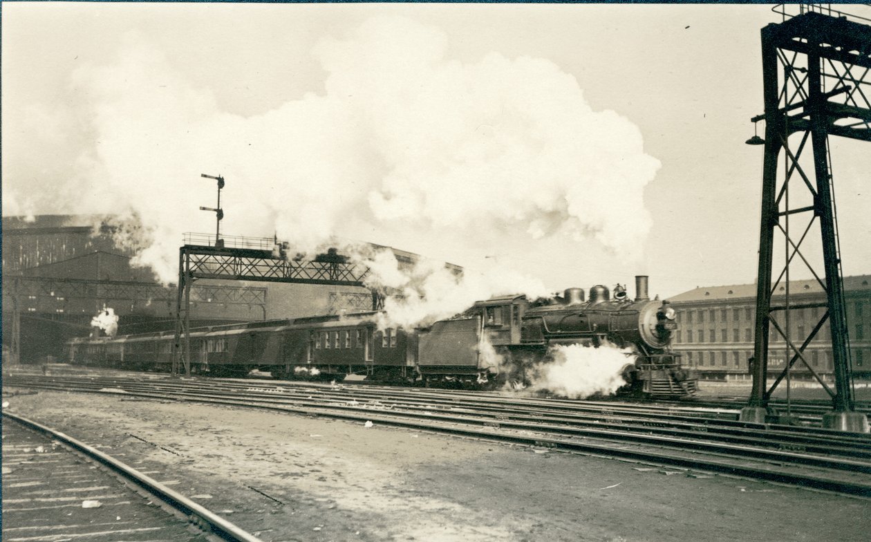 Jernbanetog forlader Union Station, St. Louis af Oscar C. Kuehn