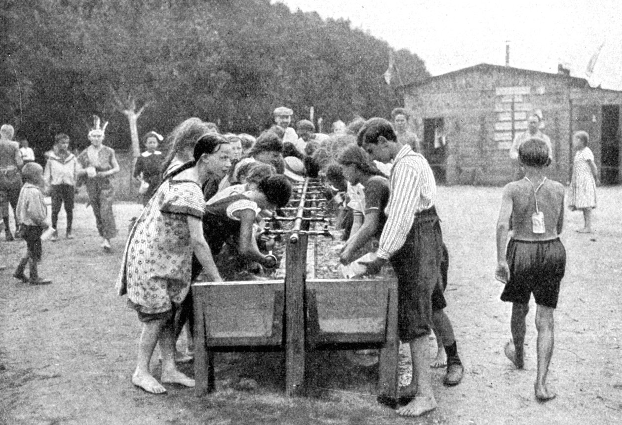 Opvask på en ungdomssommerferielejr, Tyskland, 1922. af Otto Haeckel