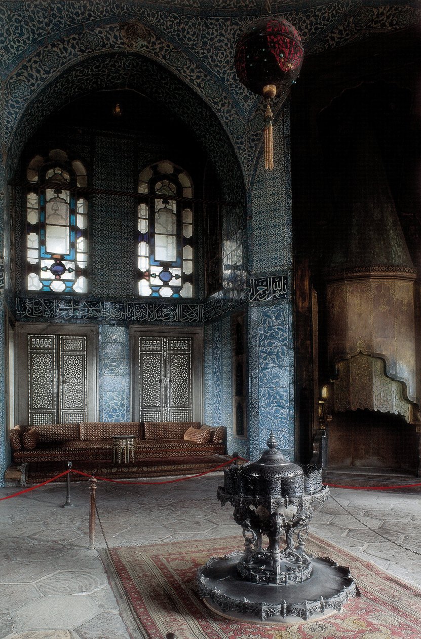 Arkitektur, osmannisk kunst: Topkapi-paladset (Topkapi Saray) hoved- og officielle byresidens for den osmanniske sultan fra 1465 til 1853. Palads bygget mellem 1475-1478. Tyrkiet, Istanbul. af Ottoman School